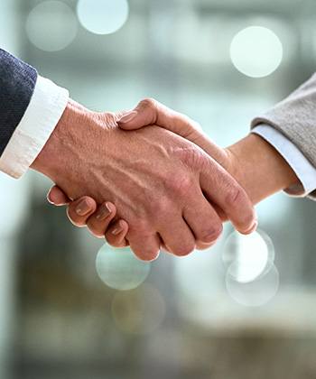 Ge ekonomerna maximal mobilitet close up of a handshake