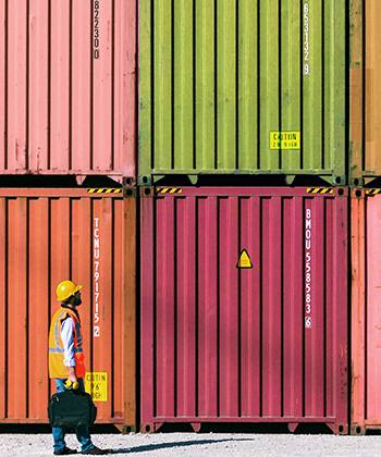 Säkerställ att fakturor går ut så fort som möjligt colourful shipping containers